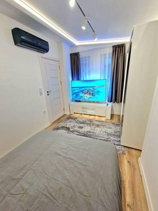 וארנה Luxury Apartment. 75 Inches Tv מראה חיצוני תמונה