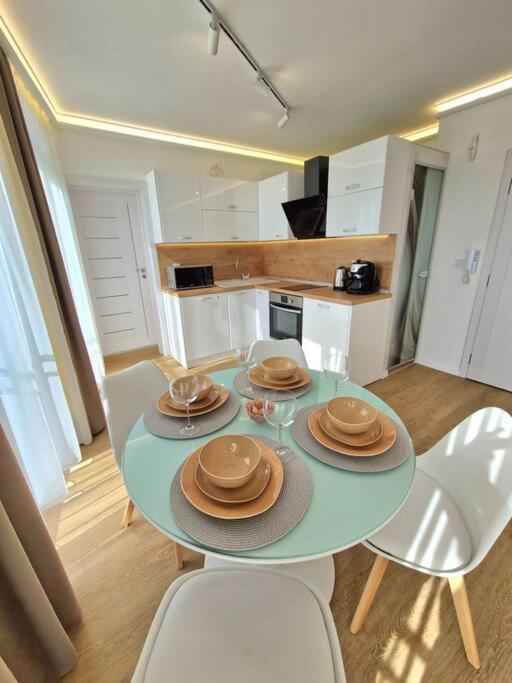 וארנה Luxury Apartment. 75 Inches Tv מראה חיצוני תמונה