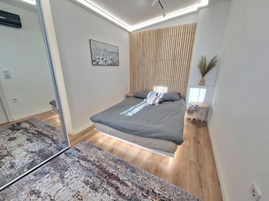 וארנה Luxury Apartment. 75 Inches Tv מראה חיצוני תמונה
